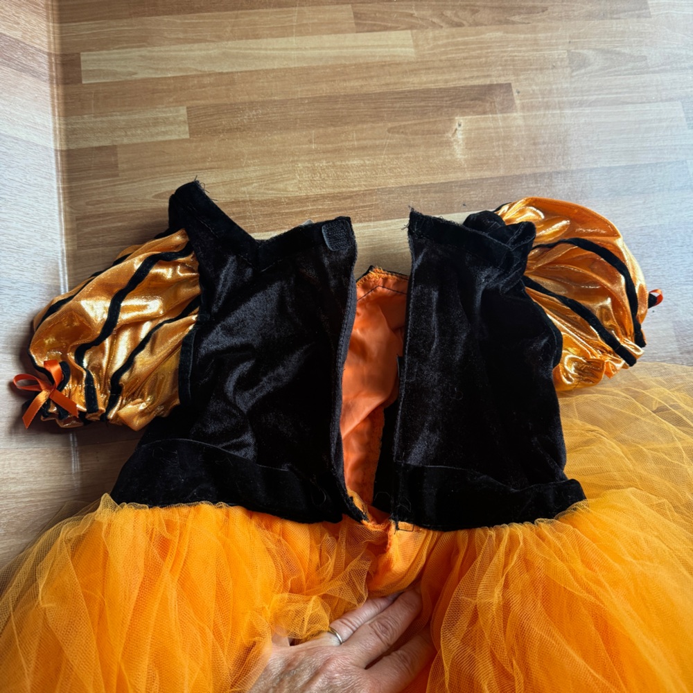 Halloween festive fluffy full dress size med shirt sleeve orange and black - Picture 8 of 9